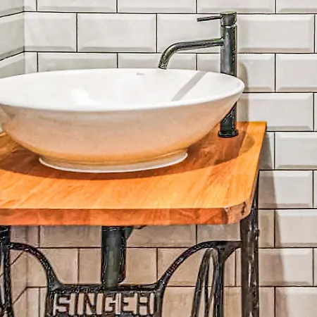 6 Bedroom Beautiful In * Sianow