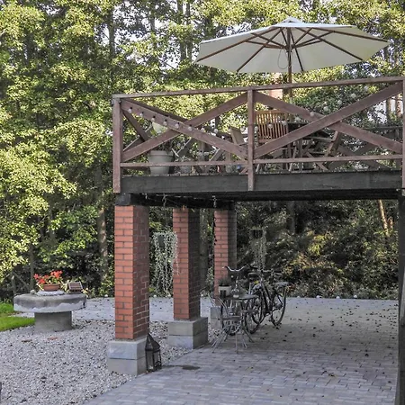 6 Bedroom Beautiful In Casa de Férias *