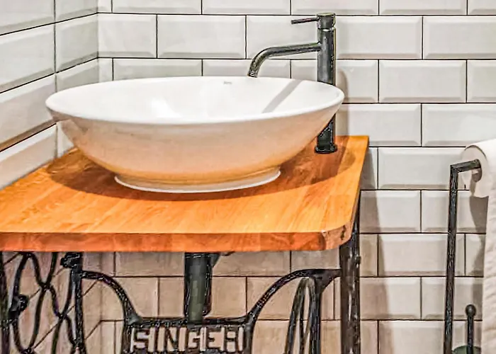 6 Bedroom Beautiful In * Sianow