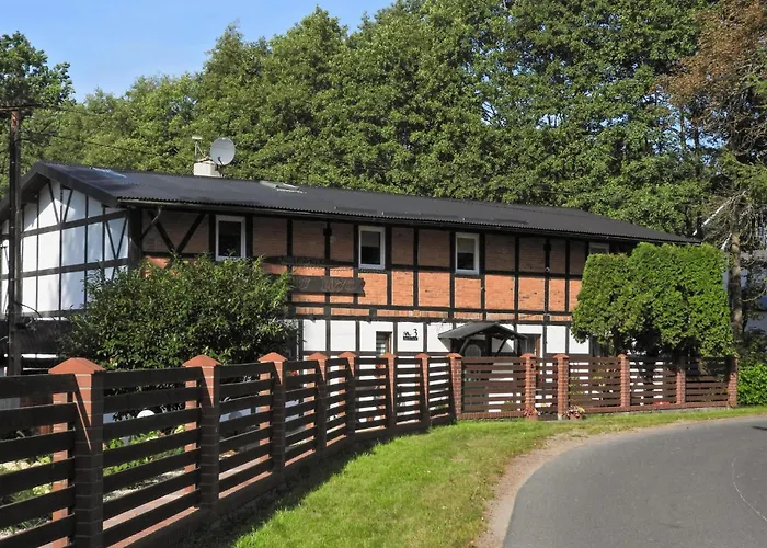 Сasa de vacaciones 6 Bedroom Beautiful In Sianow